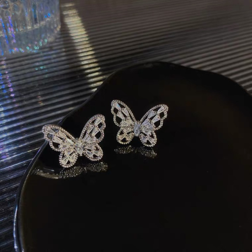 Korean Style Personalized Zircon Butterfly Studs Ear Clip Instafamous Design Sense Trendy Exaggerated Ear Clip Factory Direct Sales Wholesale