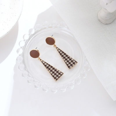 Korean French Style Temperament Houndstooth Triangle Design Sense Sterling Silver Needle Earrings + New Simple Brown Earrings Trendy Women