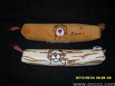 Small animal embroidered pencil case 82