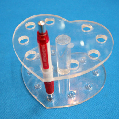 Heart-shaped plastic penholder
