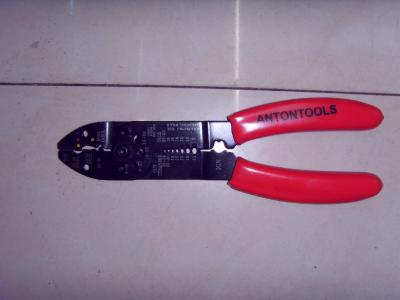 Wire stripping pliers