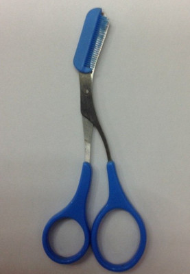 Eyebrow clippers with comb