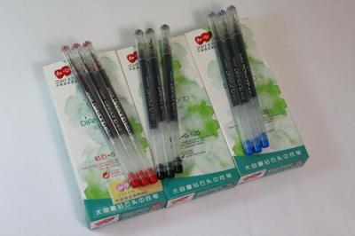 Pens, gel pens, a close G-520