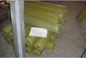 Galvanized barbed wire mesh