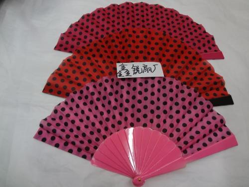 Factory Direct Sales. Dot Printing Fabric Fan， Plastic and Resin Craft Fan.