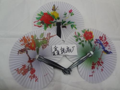 factory direct travel paper fan. plastic handle paper fan small and cute， easy to carry， economical and practical.