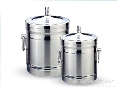 Stainless steel ice bucket of kitchen supplies