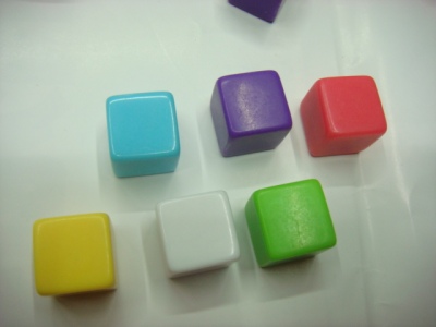 Yiwu gamblers supply blank dice, smooth color, square Angle of 12 mm plastic culture and education in a sieve