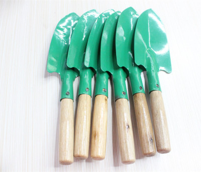 Manufacturers direct wooden handle, round flower turnips weed, pine soil garden shovel agricultural tools 2 yuan wholesale