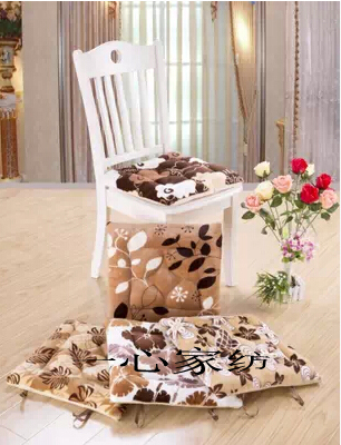 Super soft printed mat chair cushion with nine pin pads.