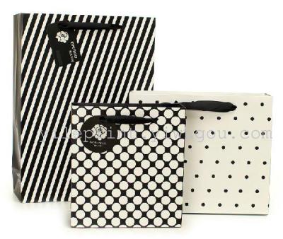Personality classic original new gift bag fashion creative black and white paper bags gift bags simple and elegant gifts