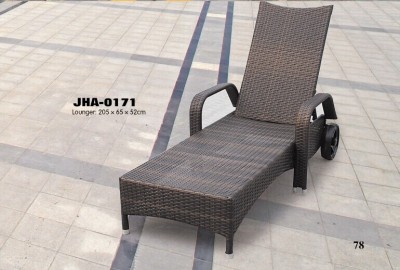 Outdoor rattan leisure bed on wheels lay bed pool bed lounge beach bed