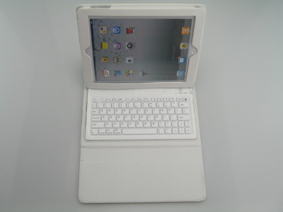 Manipulating the IPAD2/3/4 Bluetooth keyboard case freely convenient white