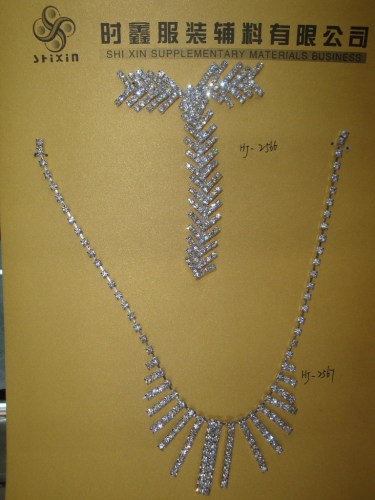 chain， drill chain， decorative chain. neckline flower