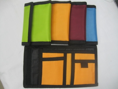 420D nylon wallet with a variety of colors, is the company chosen for the gift of choice.