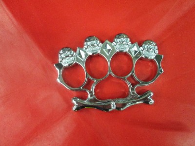 Yongkang city, factory wholesale 822B outdoor four finger fist pull the iron finger iron Lotus
