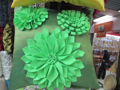Daily department store home textile big flower pillow manufacturers direct sale.