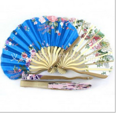 Wholesale-Japan Women's keel novel fan fan Japan kimono silk fan fan Kwai-shaped fan