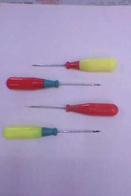 The drill is divided into hooks, straight, plastic handle and wooden handle