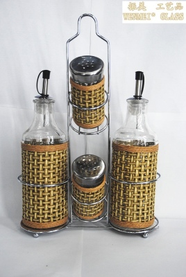 The vinaigrette set is a set of viaducts with a set of rattan oil bottle seasoning bottle.