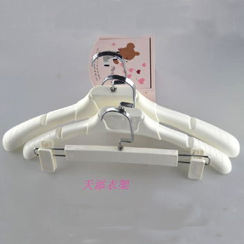 8821 high-end flat check black and white anti-skid plastic coat hanger manufacturers direct sales.