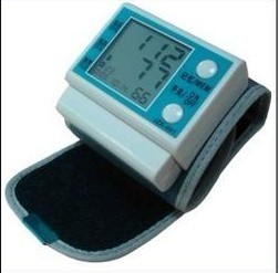 Full automatic electronic blood pressure meter