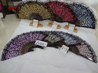 Manufacturer direct selling plastic fan silk leopard print fan sales network all over the country welcome new and old 