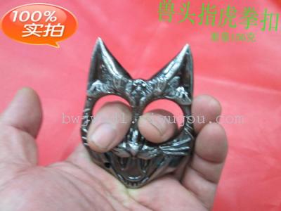 Tiger key chain to survive evil finger hold broken window hammer-proof of survival skill to pull the punch button heads