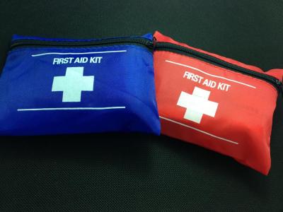 Small first-aid kit can carry and traveling first aid kits