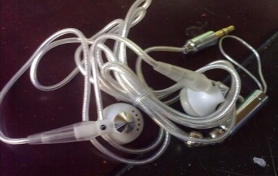 We supply js-1209 high quality MP3 earphone with MP3 player cord from stock