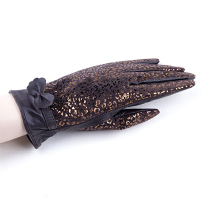 Hundreds of Tiger hand made leather gloves. stylish Sheepskin gloves. pattern leather gloves