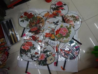 The factory sells the classic imperial court fan peony hand-painted group fan. Welcome new and old customers to come 
