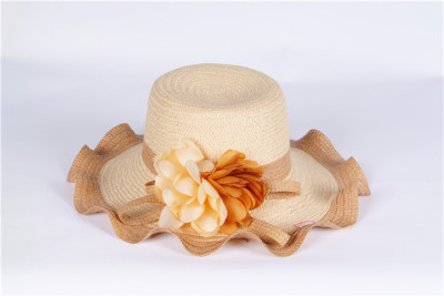 Wander about street vendors selling girl Hat Sun Cap Beach Hat leaves two flowers in summer straw hat