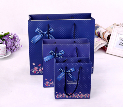 High-grade white cardboard packaging bag shopping bag bag blue flowers wedding garment bag custom made wave spot