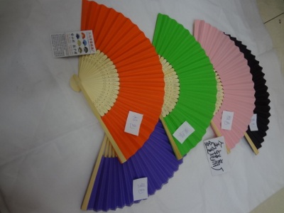 The factory sells many color white paper fan children's book and painting fan sales network all over the country welcome