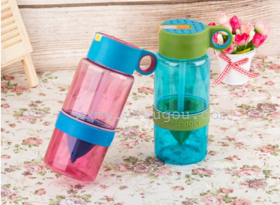 Children's lemon cup genuine mini hand squeeze juice portable juice glass straw juice cup.