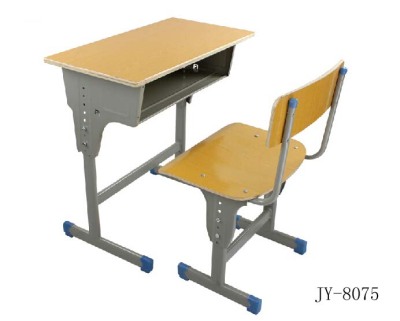8075 - board lifting student training desks and chairs