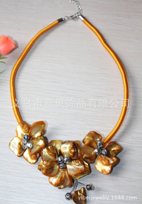 Natural coral shell part Crystal Flower necklace freshwater shellfish tooth necklace Korea tide