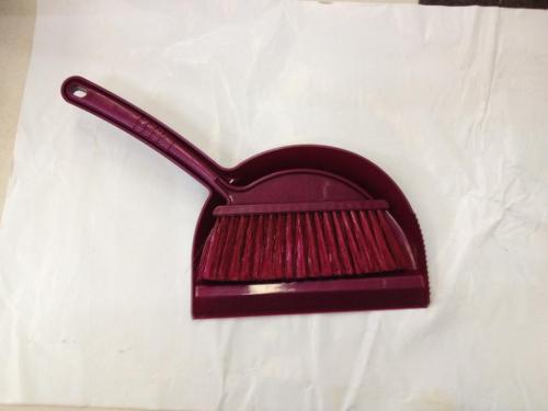 1065 bed brush/one set with shovel， broom set