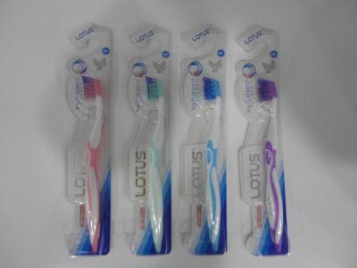 New high quality built-in tongue scraper is used to massage the toothbrush of adult toothbrush