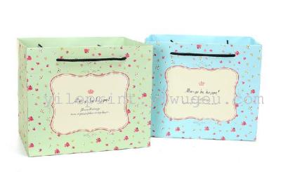 Fresh and stylish small floral widened end of gift bags