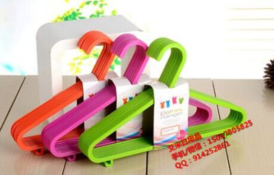 8101 candy colored plastic children's clothes hanger clothes hold baby baby baby clothes rack 12