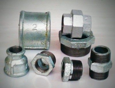 Supply of high quality malleable iron pipe fitting pipe nipple socket