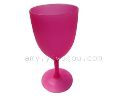 Plastic goblet drinks a cup of red wine glasses of champagne cup 