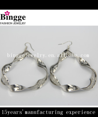 Electroplating white k-wire drop-shaped earrings posted yarn twisted exaggeration earrings-American style jewelry