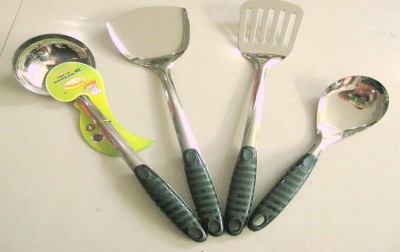 Stainless steel kitchenware with a set of 1.5mm green clamps.