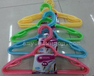 YX-8052 Plastic Candy hanger bold thickening adult anti slip coat hanger 24*43