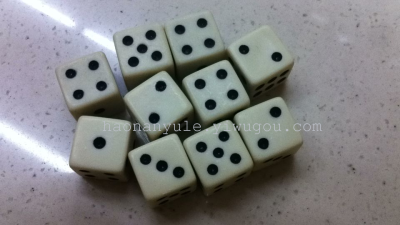 [Yiwu Hao Nan Sports] 12 # square dice plastic dice factory direct