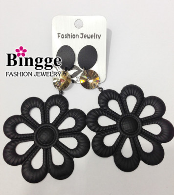 Iron exaggerated green painted earrings factory direct
