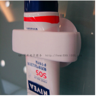 Japanese KM1173. Hanging rack of suction cup - cleanser toothpaste. Attached with auxiliary paste
